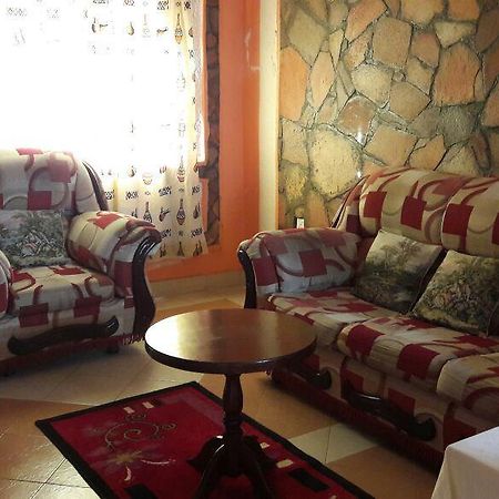 Marlin Guest Resort นาคูรู ภายนอก รูปภาพ